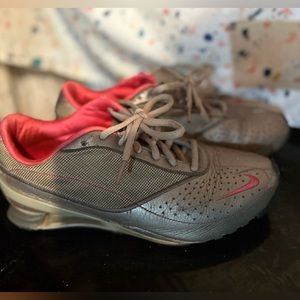 Worn gently women’s pink and silver/gray Nike tennis shoes